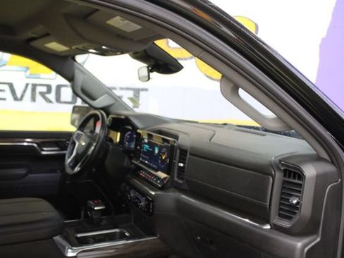 Used 2023 Chevrolet Silverado 1500 LT w/ Z71 Off-Road Package AWD/4WD image 12