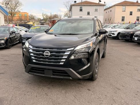 Used 2025 Nissan Rogue SV image 1