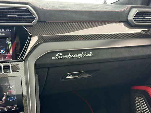 Used 2023 Lamborghini Urus Performante AWD/4WD image 40