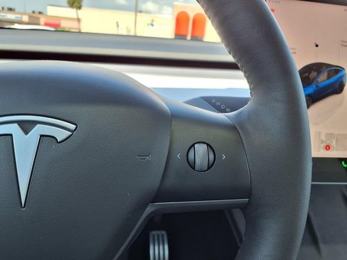 Used 2022 Tesla Model Y Performance AWD/4WD image 33