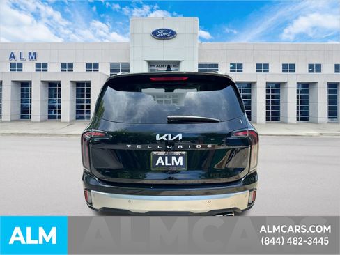 Used 2023 Kia Telluride EX w/ EX Captain's Chair Package FWD image 6