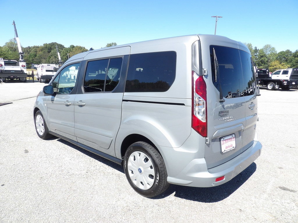 Used 2023 Ford Transit Connect XLT FWD image 4