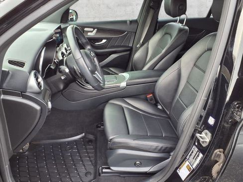 Used 2022 Mercedes-Benz GLC 300 4MATIC image 4