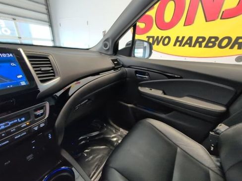 Used 2017 Honda Pilot Touring image 29