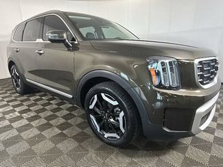 Used 2024 Kia Telluride S FWD video 2