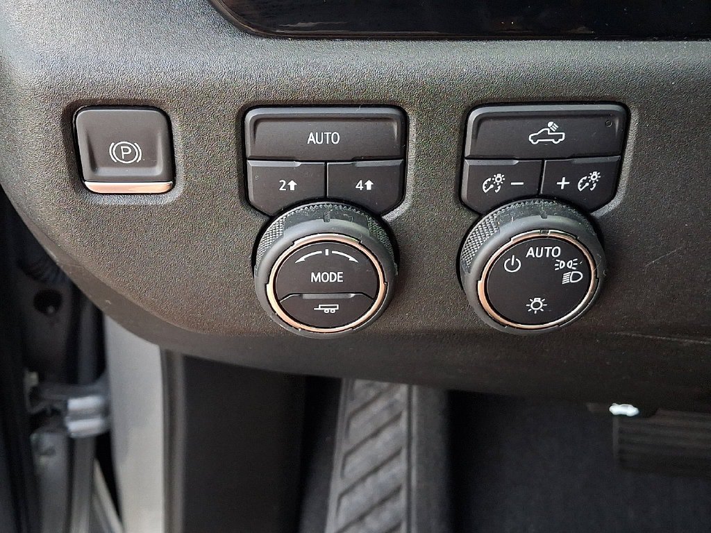 Used 2023 Chevrolet Silverado 1500 LT AWD/4WD image 31