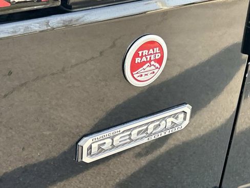 Used 2017 Jeep Wrangler Unlimited Rubicon image 10