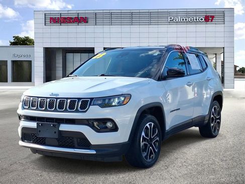 Used 2023 Jeep Compass Limited AWD/4WD image 3
