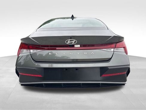 Used 2025 Hyundai Elantra SEL FWD image 37