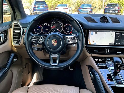 Used 2020 Porsche Cayenne Turbo image 5