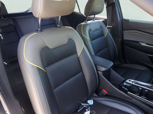Used 2025 Chevrolet Trax ACTIV w/ Sunroof Package FWD image 31