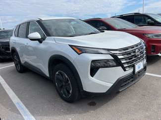 Used 2024 Nissan Rogue SV video 2