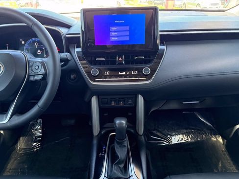 Certified 2024 Toyota Corolla Cross XLE w/ Convenience Package FWD image 27