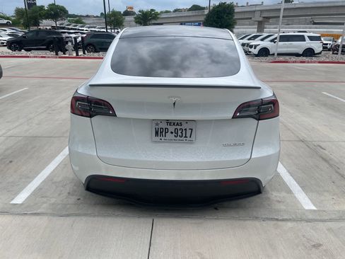 Used 2023 Tesla Model Y Performance image 5
