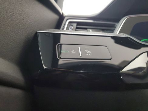 Used 2023 Audi e-tron S Prestige w/ Prestige Package image 34