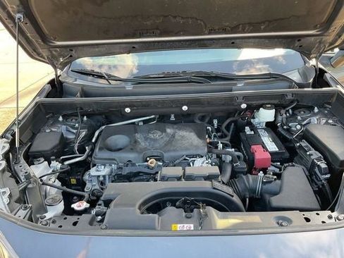 Used 2020 Toyota RAV4 LE image 38