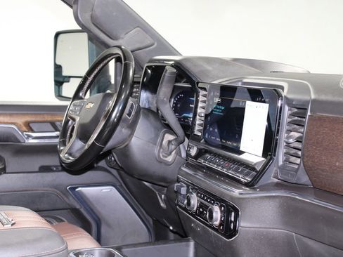 Used 2024 Chevrolet Silverado 2500 High Country w/ High Country Premium Package AWD/4WD image 32