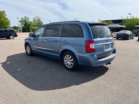 Used 2011 Chrysler Town & Country Touring-L w/ Entertainment Group #2 FWD image 7