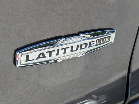 Used 2022 Jeep Cherokee Latitude Lux image 10