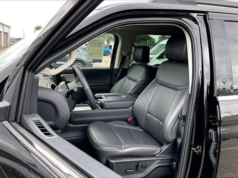 Certified 2025 Ford Expedition Active AWD/4WD image 8