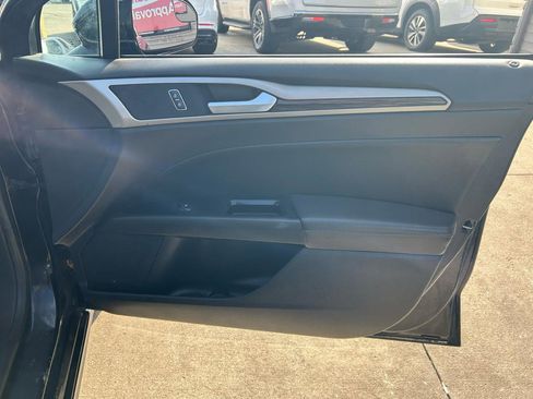 Used 2016 Ford Fusion SE w/ Equipment Group 202A image 16