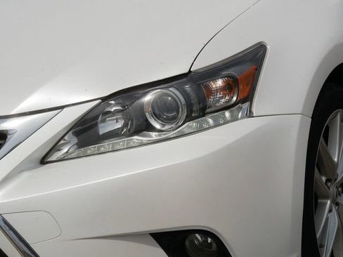 Used 2017 Lexus CT 200h w/ Seat Comfort Package FWD image 9