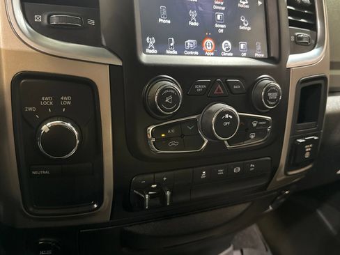 Used 2014 RAM 2500 SLT w/ Luxury Group AWD/4WD image 38