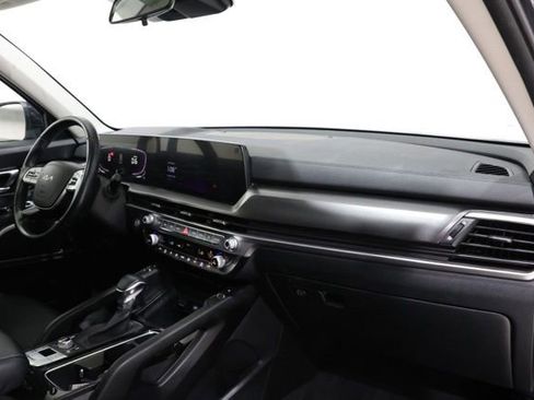 Used 2025 Kia Telluride S AWD/4WD image 17