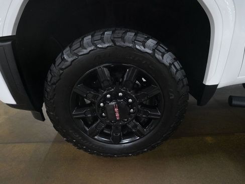 Used 2025 GMC Sierra 2500 AT4 w/ AT4 Preferred Package AWD/4WD image 25