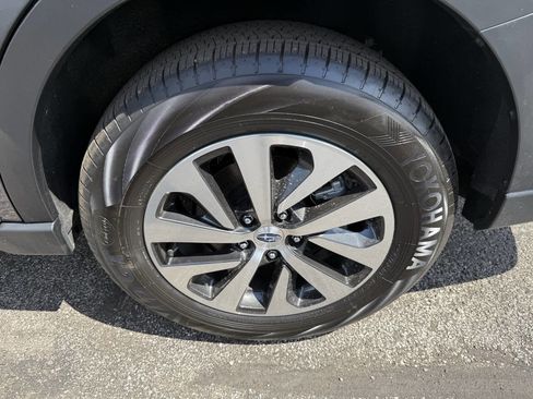 Used 2025 Subaru Outback Premium AWD/4WD image 10