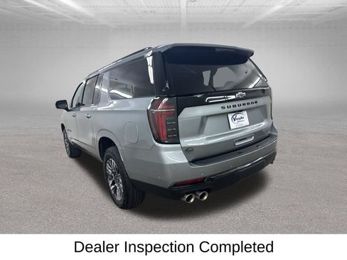 Used 2025 Chevrolet Suburban Z71 AWD/4WD image 9