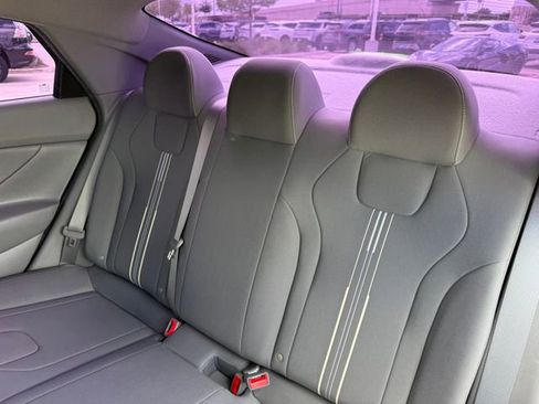 Used 2023 Hyundai Elantra SEL FWD image 29