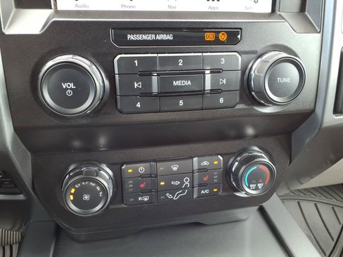 Used 2019 Ford F250 XLT w/ XLT Premium Package AWD/4WD image 25