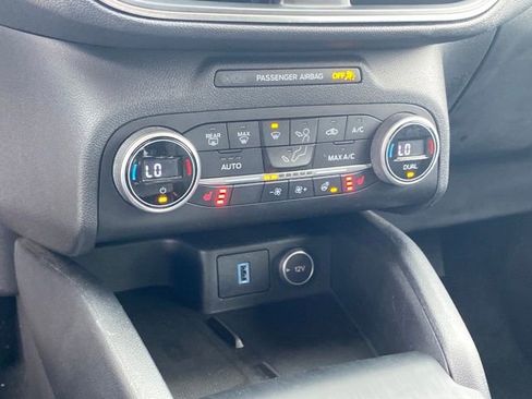 Used 2020 Ford Escape Titanium image 13