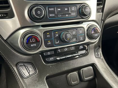 Used 2020 Chevrolet Suburban LT RWD image 26