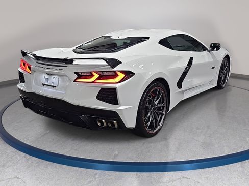 Used 2023 Chevrolet Corvette Stingray Premium Cpe w/ Z51 Performance Package RWD image 5