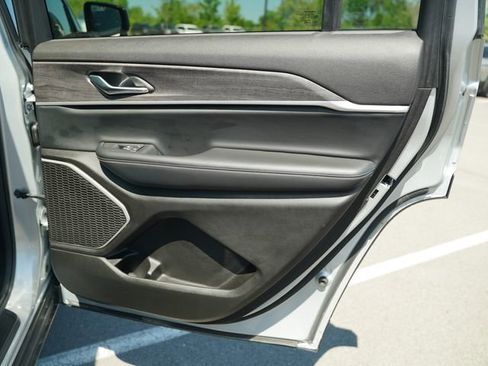 Used 2022 Jeep Grand Cherokee L Limited image 24