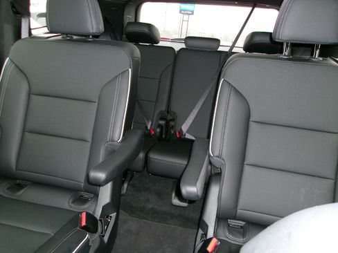 Used 2025 Buick Enclave Preferred image 12