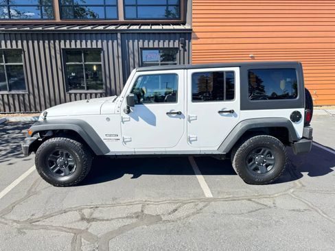 Used 2018 Jeep Wrangler Unlimited Sport w/ Connectivity Group AWD/4WD image 2