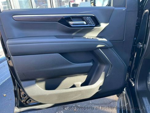 Used 2026 Chevrolet Suburban LT image 14