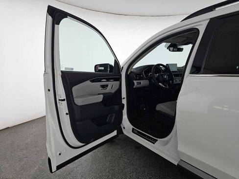 New 2025 Honda Pilot Touring image 23