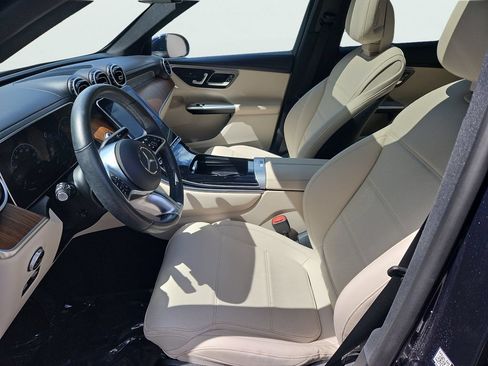 Used 2023 Mercedes-Benz GLC 300 4MATIC image 34