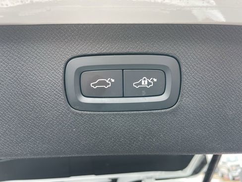 Used 2023 Volvo XC90 B5 Plus image 36