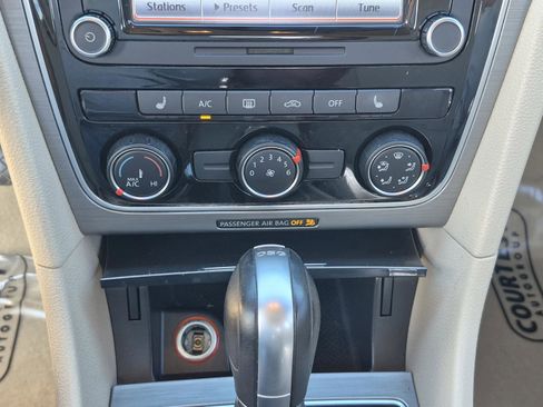 Used 2015 Volkswagen Passat TDI SE FWD image 29