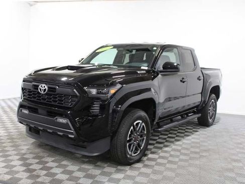 Certified 2025 Toyota Tacoma TRD Sport AWD/4WD image 2