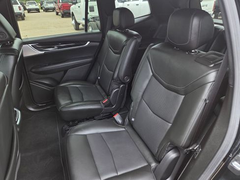 Used 2023 Cadillac XT6 Premium Luxury w/ Technology Package FWD image 27