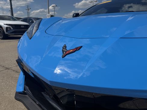 Used 2024 Chevrolet Corvette Stingray Preferred Conv w/ Z51 Performance Package RWD image 16