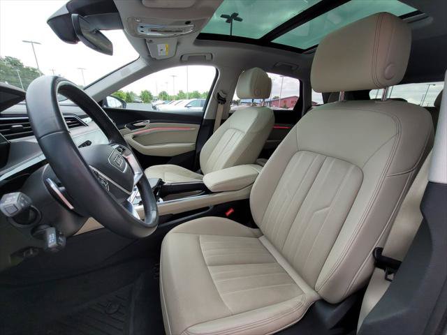 Certified 2024 Audi Q8 e-tron Premium Plus w/ Premium Plus Package AWD/4WD image 13