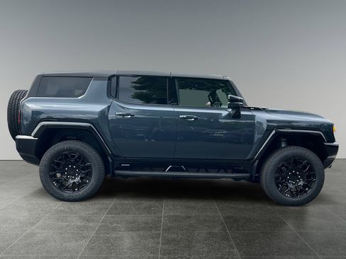 New 2025 GMC Hummer EV 2X w/ LPO, Dark Essentials Package image 8