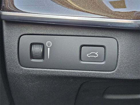 Used 2019 Volvo XC90 T6 Momentum w/ Advanced Package image 19